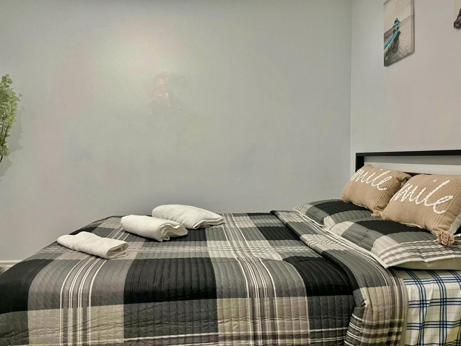 Cozy Room In A Quiet Neighbourhood Toronto Esterno foto